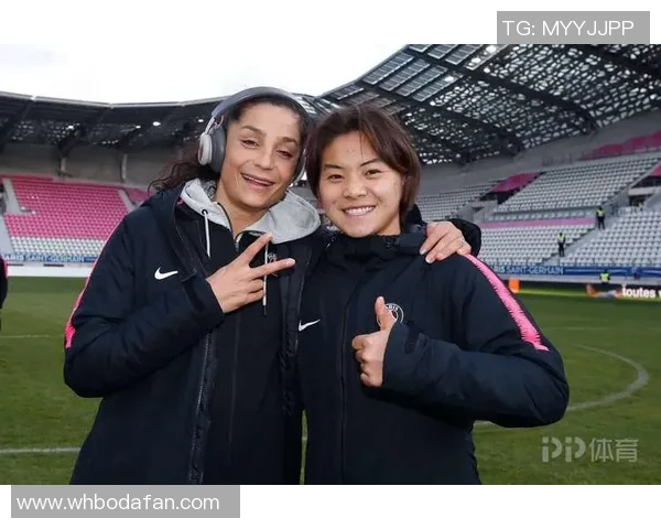 女足球星送袜子背后的意义与女性体育文化的象征解析