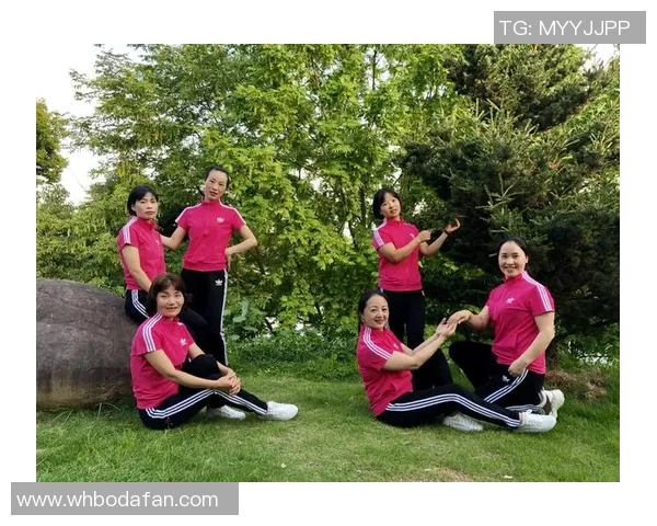 绿茵豪情并肩逐梦见证球星荣耀时刻定格青春记忆